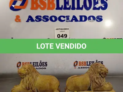 LOTE 049 - 02 LEÕES SERRAS LIVROS PARA DECORAÇÃO. (NO ESTADO, LEILÃO NÃO TEM GARANTIA E NEM DEVOLUÇÃO, SUJEITO A POSSÍVEIS AVARIAS VISÍVEIS/OCULTAS E/OU AUSÊNCIA DE COMPONENTES).