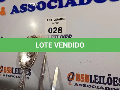 LOTE 028 - 01 ESPELHO ARGENTINO EM PRATA E 02 ABRIDORES DE CARTAS. (NO ESTADO, LEILÃO NÃO TEM GARANTIA E NEM DEVOLUÇÃO, SUJEITO A POSSÍVEIS AVARIAS VISÍVEIS/OCULTAS E/OU AUSÊNCIA DE COMPONENTES).