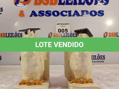 LOTE 005 - 02 ESCULTURAS SERRA LIVROS. (NO ESTADO, LEILÃO NÃO TEM GARANTIA E NEM DEVOLUÇÃO, SUJEITO A POSSÍVEIS AVARIAS VISÍVEIS/OCULTAS E/OU AUSÊNCIA DE COMPONENTES).