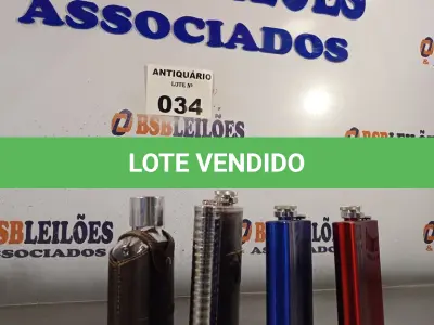 LOTE 034 - 04 GARRAFAS PARA WHISKY. (NO ESTADO, LEILÃO NÃO TEM GARANTIA E NEM DEVOLUÇÃO, SUJEITO A POSSÍVEIS AVARIAS VISÍVEIS/OCULTAS E/OU AUSÊNCIA DE COMPONENTES).
