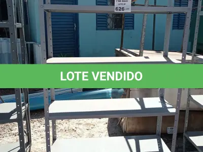 LOTE 626 - 01 ESTANTE DE FERRO COM 05 PRATELEIRAS. (NO ESTADO, LEILÃO NÃO TEM GARANTIA E NEM DEVOLUÇÃO, SUJEITO A POSSÍVEIS AVARIAS VISÍVEIS/OCULTAS E/OU AUSÊNCIA DE COMPONENTES).