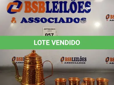 LOTE 057 - 01 BULE DE CAFÉ EM COBRE COM 04 XICARAS E 01 FUNIL. (NO ESTADO, LEILÃO NÃO TEM GARANTIA E NEM DEVOLUÇÃO, SUJEITO A POSSÍVEIS AVARIAS VISÍVEIS/OCULTAS E/OU AUSÊNCIA DE COMPONENTES).