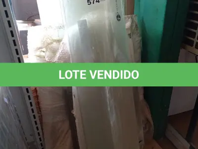 LOTE 574 - 01 LOTE COM VÁRIOS RECORTES DE VIDRO SENDO ALGUNS CURVO. (NO ESTADO, LEILÃO NÃO TEM GARANTIA E NEM DEVOLUÇÃO, SUJEITO A POSSÍVEIS AVARIAS VISÍVEIS/OCULTAS E/OU AUSÊNCIA DE COMPONENTES).