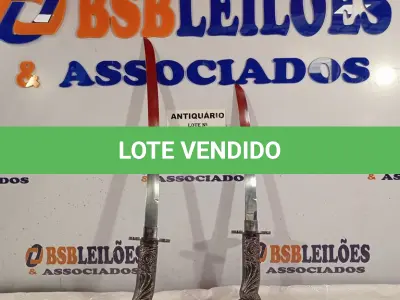 LOTE 010 - 02 KATANA CABEÇA DE COBRA PARA DECORAÇÃO. (NO ESTADO, LEILÃO NÃO TEM GARANTIA E NEM DEVOLUÇÃO, SUJEITO A POSSÍVEIS AVARIAS VISÍVEIS/OCULTAS E/OU AUSÊNCIA DE COMPONENTES).