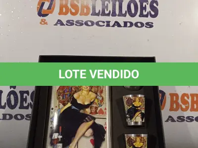 LOTE 045 - 01 GARRAFA PARA WHISKY COM COPOS DE SHORT GRAND WAY. (NO ESTADO, LEILÃO NÃO TEM GARANTIA E NEM DEVOLUÇÃO, SUJEITO A POSSÍVEIS AVARIAS VISÍVEIS/OCULTAS E/OU AUSÊNCIA DE COMPONENTES).