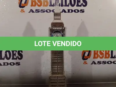 LOTE 012 - 01 RELÓGIO DE MESA BIG BEM LONDRES DE VIDRO DECORATIVO. (NO ESTADO, LEILÃO NÃO TEM GARANTIA E NEM DEVOLUÇÃO, SUJEITO A POSSÍVEIS AVARIAS VISÍVEIS/OCULTAS E/OU AUSÊNCIA DE COMPONENTES).