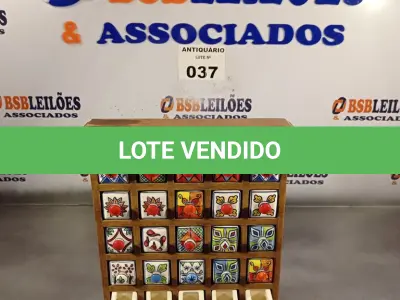 LOTE 037 - 01 PORTA JOIAS. (NO ESTADO, LEILÃO NÃO TEM GARANTIA E NEM DEVOLUÇÃO, SUJEITO A POSSÍVEIS AVARIAS VISÍVEIS/OCULTAS E/OU AUSÊNCIA DE COMPONENTES).