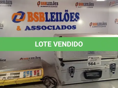 LOTE 564 - 02 CASE EM ALUMÍNIO E 01 BALANÇA ELETRÔNICA 15KG COM AVARIAS. (NO ESTADO, LEILÃO NÃO TEM GARANTIA E NEM DEVOLUÇÃO, SUJEITO A POSSÍVEIS AVARIAS VISÍVEIS/OCULTAS E/OU AUSÊNCIA DE COMPONENTES).