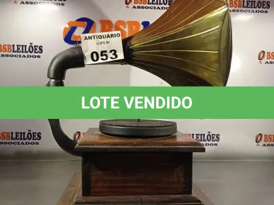LOTE 053 - 01 GRAMOPHONE ANTIGO DE 1904. (NO ESTADO, LEILÃO NÃO TEM GARANTIA E NEM DEVOLUÇÃO, SUJEITO A POSSÍVEIS AVARIAS VISÍVEIS/OCULTAS E/OU AUSÊNCIA DE COMPONENTES).