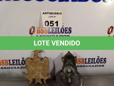 LOTE 051 - 01 ALDRAVA CABEÇA DE LEÃO E 01 ALDRAVA DE ÁGUIA. (NO ESTADO, LEILÃO NÃO TEM GARANTIA E NEM DEVOLUÇÃO, SUJEITO A POSSÍVEIS AVARIAS VISÍVEIS/OCULTAS E/OU AUSÊNCIA DE COMPONENTES).