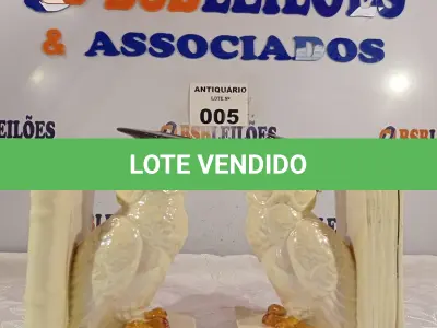LOTE 005 - 02 ESCULTURAS SERRA LIVROS. (NO ESTADO, LEILÃO NÃO TEM GARANTIA E NEM DEVOLUÇÃO, SUJEITO A POSSÍVEIS AVARIAS VISÍVEIS/OCULTAS E/OU AUSÊNCIA DE COMPONENTES).