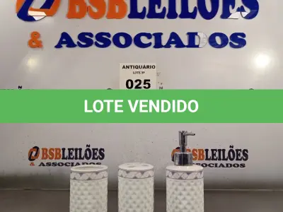 LOTE 025 - 01 PORTA SABONETE,01 PORTA SABÃO LIQUIDO,01 PORTA ESCOVAS. (NO ESTADO, LEILÃO NÃO TEM GARANTIA E NEM DEVOLUÇÃO, SUJEITO A POSSÍVEIS AVARIAS VISÍVEIS/OCULTAS E/OU AUSÊNCIA DE COMPONENTES).