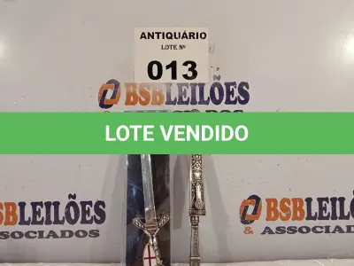 LOTE 013 - 01 KATANA MEDIEVAL E 01 KATANA BANHADA A PRATA DECORAÇÃO. (NO ESTADO, LEILÃO NÃO TEM GARANTIA E NEM DEVOLUÇÃO, SUJEITO A POSSÍVEIS AVARIAS VISÍVEIS/OCULTAS E/OU AUSÊNCIA DE COMPONENTES).