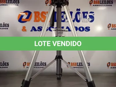 LOTE 035 - 01 TRIPÉ PARA CÂMERA. (NO ESTADO, LEILÃO NÃO TEM GARANTIA E NEM DEVOLUÇÃO, SUJEITO A POSSÍVEIS AVARIAS VISÍVEIS/OCULTAS E/OU AUSÊNCIA DE COMPONENTES).