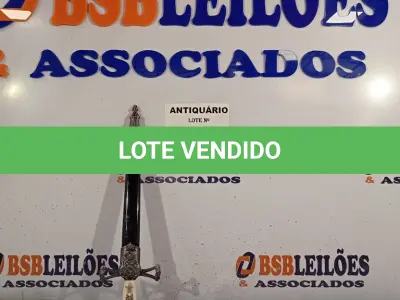 LOTE 031 - 01 KATANA DECORATIVA. (NO ESTADO, LEILÃO NÃO TEM GARANTIA E NEM DEVOLUÇÃO, SUJEITO A POSSÍVEIS AVARIAS VISÍVEIS/OCULTAS E/OU AUSÊNCIA DE COMPONENTES).