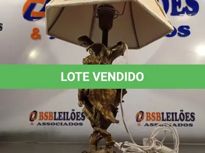 LOTE 059 - 01 ABAJUR DE ANJOS. (NO ESTADO, LEILÃO NÃO TEM GARANTIA E NEM DEVOLUÇÃO, SUJEITO A POSSÍVEIS AVARIAS VISÍVEIS/OCULTAS E/OU AUSÊNCIA DE COMPONENTES).