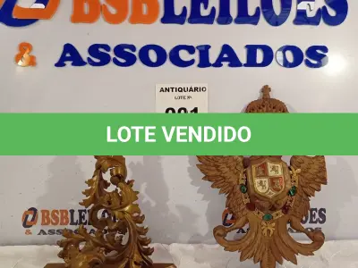 LOTE 001 - 02 ESCULTURAS ENTALHADAS EM MADEIRA. (NO ESTADO, LEILÃO NÃO TEM GARANTIA E NEM DEVOLUÇÃO, SUJEITO A POSSÍVEIS AVARIAS VISÍVEIS/OCULTAS E/OU AUSÊNCIA DE COMPONENTES).