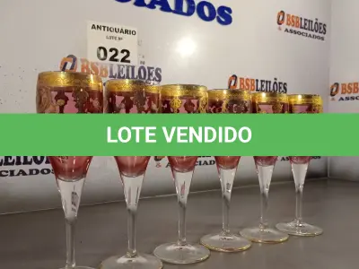 LOTE 022 - 01 JOGO DE TAÇAS VENEZIANO PARA DECORAÇÃO. (NO ESTADO, LEILÃO NÃO TEM GARANTIA E NEM DEVOLUÇÃO, SUJEITO A POSSÍVEIS AVARIAS VISÍVEIS/OCULTAS E/OU AUSÊNCIA DE COMPONENTES).