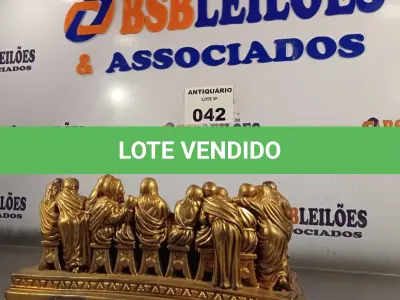 LOTE 042 - 01 ESTATUETA DA GRANDE CEIA PARA DECORAÇÃO. (NO ESTADO, LEILÃO NÃO TEM GARANTIA E NEM DEVOLUÇÃO, SUJEITO A POSSÍVEIS AVARIAS VISÍVEIS/OCULTAS E/OU AUSÊNCIA DE COMPONENTES).