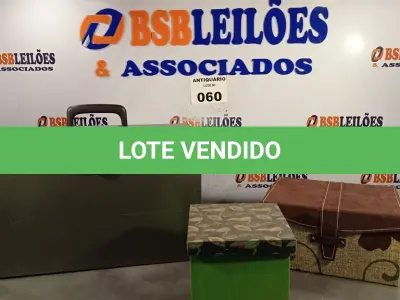 LOTE 060 - 03 MALETAS SENDO 01 DE FERRO. (NO ESTADO, LEILÃO NÃO TEM GARANTIA E NEM DEVOLUÇÃO, SUJEITO A POSSÍVEIS AVARIAS VISÍVEIS/OCULTAS E/OU AUSÊNCIA DE COMPONENTES).