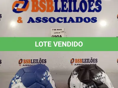 LOTE 090 - 02 BOLAS DE FUTEBOL. (NO ESTADO, LEILÃO NÃO TEM GARANTIA E NEM DEVOLUÇÃO, SUJEITO A POSSÍVEIS AVARIAS VISÍVEIS/OCULTAS E/OU AUSÊNCIA DE COMPONENTES).