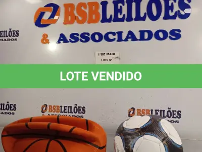 LOTE 080 - 01 BOLA DE BASQUETE E 01 BOLA DE FUTEBOL. (NO ESTADO, LEILÃO NÃO TEM GARANTIA E NEM DEVOLUÇÃO, SUJEITO A POSSÍVEIS AVARIAS VISÍVEIS/OCULTAS E/OU AUSÊNCIA DE COMPONENTES).