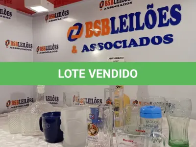 LOTE 008 - 01 GARRAFA PARA LICOR/WHISKY COM 04 COPOS ,03 COPOS PARA CHOPP ,03 COPO DECORATIVOS DA COCA COLA ,01 GARRAFA ARTESANAL PARA CACHAÇA E 02 XÍCARAS. (NO ESTADO, LEILÃO NÃO TEM GARANTIA E NEM DEVOLUÇÃO, SUJEITO A POSSÍVEIS AVARIAS VISÍVEIS/OCULTAS E/OU AUSÊNCIA DE COMPONENTES).