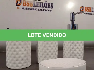 LOTE 025 - 01 PORTA SABONETE,01 PORTA SABÃO LIQUIDO,01 PORTA ESCOVAS. (NO ESTADO, LEILÃO NÃO TEM GARANTIA E NEM DEVOLUÇÃO, SUJEITO A POSSÍVEIS AVARIAS VISÍVEIS/OCULTAS E/OU AUSÊNCIA DE COMPONENTES).