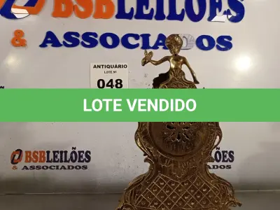 LOTE 048 - 01 RELÓGIO ANTIGO PARA DECORAÇÃO. (NO ESTADO, LEILÃO NÃO TEM GARANTIA E NEM DEVOLUÇÃO, SUJEITO A POSSÍVEIS AVARIAS VISÍVEIS/OCULTAS E/OU AUSÊNCIA DE COMPONENTES).