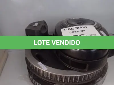 LOTE 556 - 01 FILTRO DE AR PRETO ROAD KING, 02 PINÇAS DE FREIO E 02 COROAS DE MOTO HARLEY DAVIDSON. (NO ESTADO, LEILÃO NÃO TEM GARANTIA E NEM DEVOLUÇÃO, SUJEITO A POSSÍVEIS AVARIAS VISÍVEIS/OCULTAS E/OU AUSÊNCIA DE COMPONENTES).