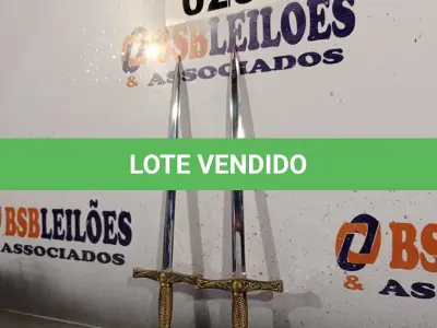 LOTE 029 - 02 KATANAS DECORATIVAS. (NO ESTADO, LEILÃO NÃO TEM GARANTIA E NEM DEVOLUÇÃO, SUJEITO A POSSÍVEIS AVARIAS VISÍVEIS/OCULTAS E/OU AUSÊNCIA DE COMPONENTES).