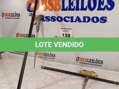 LOTE 128 - 02 BENGALAS COM PEGA DE CABEÇA ÁGUIA E ADAGA EMBUTIDA. (NO ESTADO, LEILÃO NÃO TEM GARANTIA E NEM DEVOLUÇÃO, SUJEITO A POSSÍVEIS AVARIAS VISÍVEIS/OCULTAS E/OU AUSÊNCIA DE COMPONENTES).
