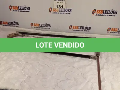 LOTE 131 - 01 BENGALA CABEÇA DE ÁGUIA E 01 CABEÇA DE NAJA AMBAS COM ADAGA. (NO ESTADO, LEILÃO NÃO TEM GARANTIA E NEM DEVOLUÇÃO, SUJEITO A POSSÍVEIS AVARIAS VISÍVEIS/OCULTAS E/OU AUSÊNCIA DE COMPONENTES).