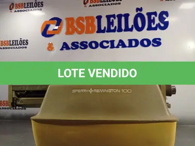 LOTE 199 - 01 MÁQUINA DE ESCREVER REMINGTON 100. (NO ESTADO, LEILÃO NÃO TEM GARANTIA E NEM DEVOLUÇÃO, SUJEITO A POSSÍVEIS AVARIAS VISÍVEIS/OCULTAS E/OU AUSÊNCIA DE COMPONENTES).