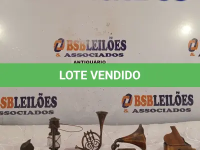 LOTE 143 - 04 APONTADORES EM METAL SENDO 01 GRAMOPHONE, 01 PIANO, 01 LAMPIÃO, 01 TUBA E 01 GATO DE METAL. (NO ESTADO, LEILÃO NÃO TEM GARANTIA E NEM DEVOLUÇÃO, SUJEITO A POSSÍVEIS AVARIAS VISÍVEIS/OCULTAS E/OU AUSÊNCIA DE COMPONENTES).