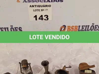 LOTE 143 - 04 APONTADORES EM METAL SENDO 01 GRAMOPHONE, 01 PIANO, 01 LAMPIÃO, 01 TUBA E 01 GATO DE METAL. (NO ESTADO, LEILÃO NÃO TEM GARANTIA E NEM DEVOLUÇÃO, SUJEITO A POSSÍVEIS AVARIAS VISÍVEIS/OCULTAS E/OU AUSÊNCIA DE COMPONENTES).
