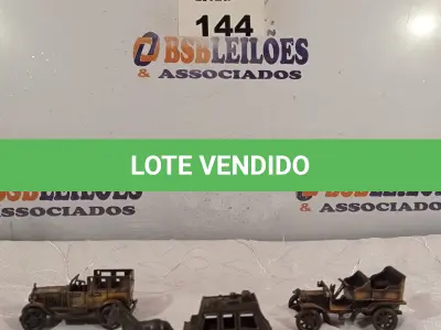 LOTE 144 - 03 APONTADORES EM METAL SENDO 02 CARROS E 01 CARRUAGEM. (NO ESTADO, LEILÃO NÃO TEM GARANTIA E NEM DEVOLUÇÃO, SUJEITO A POSSÍVEIS AVARIAS VISÍVEIS/OCULTAS E/OU AUSÊNCIA DE COMPONENTES).