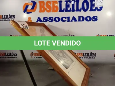 LOTE 126 - 01 QUADRO ARTE SACRA IMAGEM DE JESUS CRISTO EM PRETO E BRANCO. (NO ESTADO, LEILÃO NÃO TEM GARANTIA E NEM DEVOLUÇÃO, SUJEITO A POSSÍVEIS AVARIAS VISÍVEIS/OCULTAS E/OU AUSÊNCIA DE COMPONENTES).