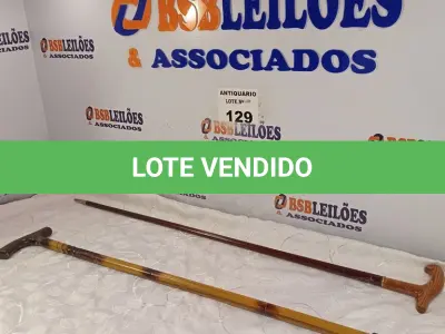 LOTE 129 - 02 BENGALAS EM MADEIRA. (NO ESTADO, LEILÃO NÃO TEM GARANTIA E NEM DEVOLUÇÃO, SUJEITO A POSSÍVEIS AVARIAS VISÍVEIS/OCULTAS E/OU AUSÊNCIA DE COMPONENTES).