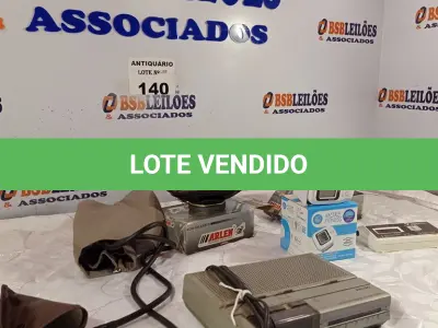 LOTE 140 - 01 MEDIDOR DE PRESSÃO, 01 RADIO-RELÓGIO E 02 ALTO-FALANTES ANTIGO. (NO ESTADO, LEILÃO NÃO TEM GARANTIA E NEM DEVOLUÇÃO, SUJEITO A POSSÍVEIS AVARIAS VISÍVEIS/OCULTAS E/OU AUSÊNCIA DE COMPONENTES).