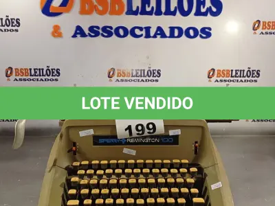 LOTE 199 - 01 MÁQUINA DE ESCREVER REMINGTON 100. (NO ESTADO, LEILÃO NÃO TEM GARANTIA E NEM DEVOLUÇÃO, SUJEITO A POSSÍVEIS AVARIAS VISÍVEIS/OCULTAS E/OU AUSÊNCIA DE COMPONENTES).