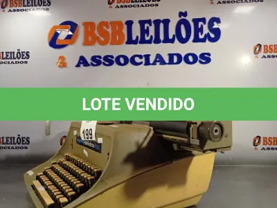 LOTE 199 - 01 MÁQUINA DE ESCREVER REMINGTON 100. (NO ESTADO, LEILÃO NÃO TEM GARANTIA E NEM DEVOLUÇÃO, SUJEITO A POSSÍVEIS AVARIAS VISÍVEIS/OCULTAS E/OU AUSÊNCIA DE COMPONENTES).