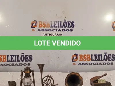 LOTE 143 - 04 APONTADORES EM METAL SENDO 01 GRAMOPHONE, 01 PIANO, 01 LAMPIÃO, 01 TUBA E 01 GATO DE METAL. (NO ESTADO, LEILÃO NÃO TEM GARANTIA E NEM DEVOLUÇÃO, SUJEITO A POSSÍVEIS AVARIAS VISÍVEIS/OCULTAS E/OU AUSÊNCIA DE COMPONENTES).