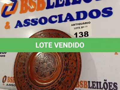 LOTE 138 - 01 PRATO DE PAREDE EM MADEIRA. (NO ESTADO, LEILÃO NÃO TEM GARANTIA E NEM DEVOLUÇÃO, SUJEITO A POSSÍVEIS AVARIAS VISÍVEIS/OCULTAS E/OU AUSÊNCIA DE COMPONENTES).