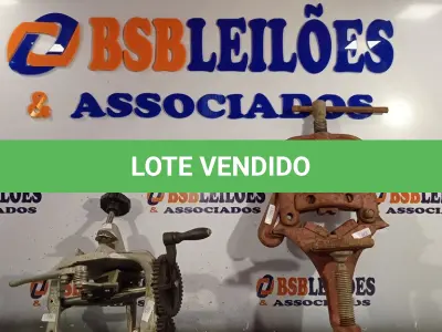 LOTE 152 - 01 MORSA PARA TORNO E 01 DESCASCADOR DE LARANJAS. (NO ESTADO, LEILÃO NÃO TEM GARANTIA E NEM DEVOLUÇÃO, SUJEITO A POSSÍVEIS AVARIAS VISÍVEIS/OCULTAS E/OU AUSÊNCIA DE COMPONENTES).