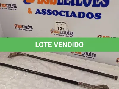 LOTE 131 - 01 BENGALA CABEÇA DE ÁGUIA E 01 CABEÇA DE NAJA AMBAS COM ADAGA. (NO ESTADO, LEILÃO NÃO TEM GARANTIA E NEM DEVOLUÇÃO, SUJEITO A POSSÍVEIS AVARIAS VISÍVEIS/OCULTAS E/OU AUSÊNCIA DE COMPONENTES).