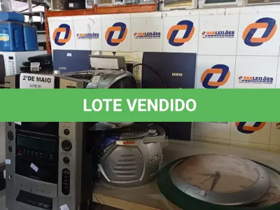 LOTE 315 - 05 APARELHOS DE SOM E 02 RELÓGIOS DE PAREDE MARCAS E MODELOS DIVERSOS. (NO ESTADO, LEILÃO NÃO TEM GARANTIA E NEM DEVOLUÇÃO, SUJEITO A POSSÍVEIS AVARIAS VISÍVEIS/OCULTAS E/OU AUSÊNCIA DE COMPONENTES).