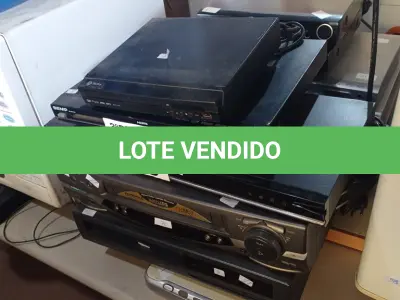 LOTE 273 - 02 VIDEOCASSETE E 10 APARELHOS DE DVD MARCAS E MODELOS DIVERSOS PARA RETIRADA DE PEÇAS. (NO ESTADO, LEILÃO NÃO TEM GARANTIA E NEM DEVOLUÇÃO, SUJEITO A POSSÍVEIS AVARIAS VISÍVEIS/OCULTAS E/OU AUSÊNCIA DE COMPONENTES).