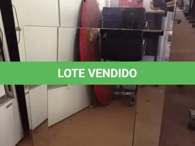 LOTE 203 - 03 ESPELHOS DE TAMANHOS DIVERSOS. (NO ESTADO, LEILÃO NÃO TEM GARANTIA E NEM DEVOLUÇÃO, SUJEITO A POSSÍVEIS AVARIAS VISÍVEIS/OCULTAS E/OU AUSÊNCIA DE COMPONENTES).