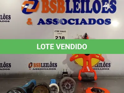 LOTE 238 - 01 TRENA DE 30M, OUTRA DE 50M E 04 LANTERNAS MARCAS E MODELOS DIVERSOS.  (NO ESTADO, LEILÃO NÃO TEM GARANTIA E NEM DEVOLUÇÃO, SUJEITO A POSSÍVEIS AVARIAS VISÍVEIS/OCULTAS E/OU AUSÊNCIA DE COMPONENTES).